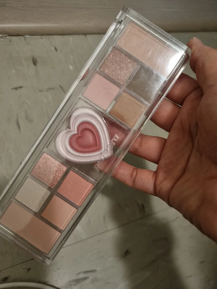 Eye shadow thumbnail