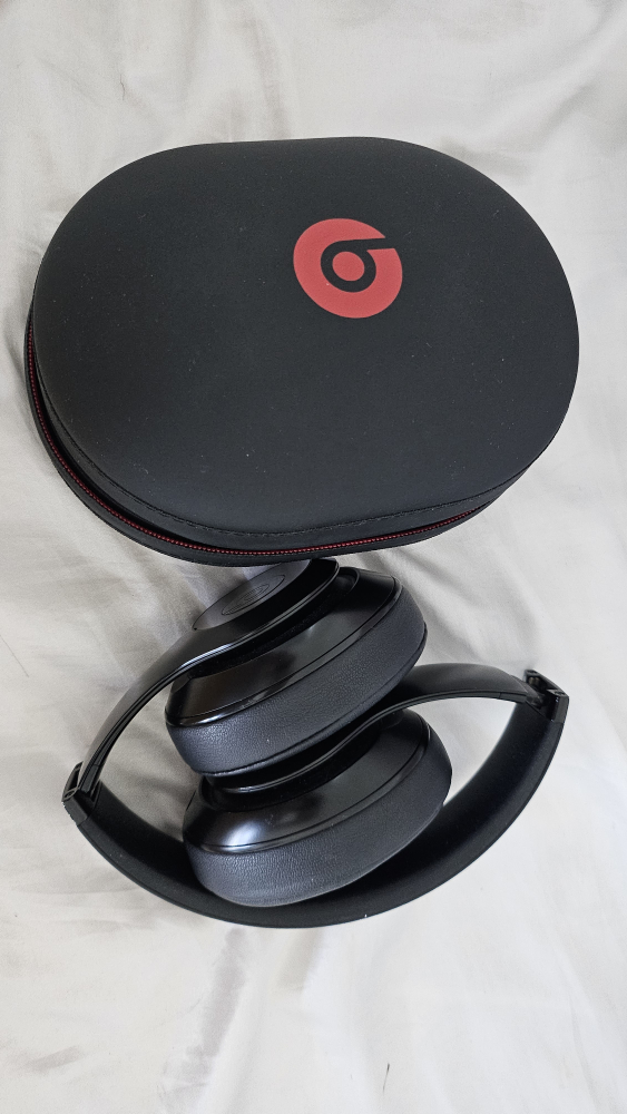 Beats Studio3 Wireless Headphones - Matte Black - photo 2