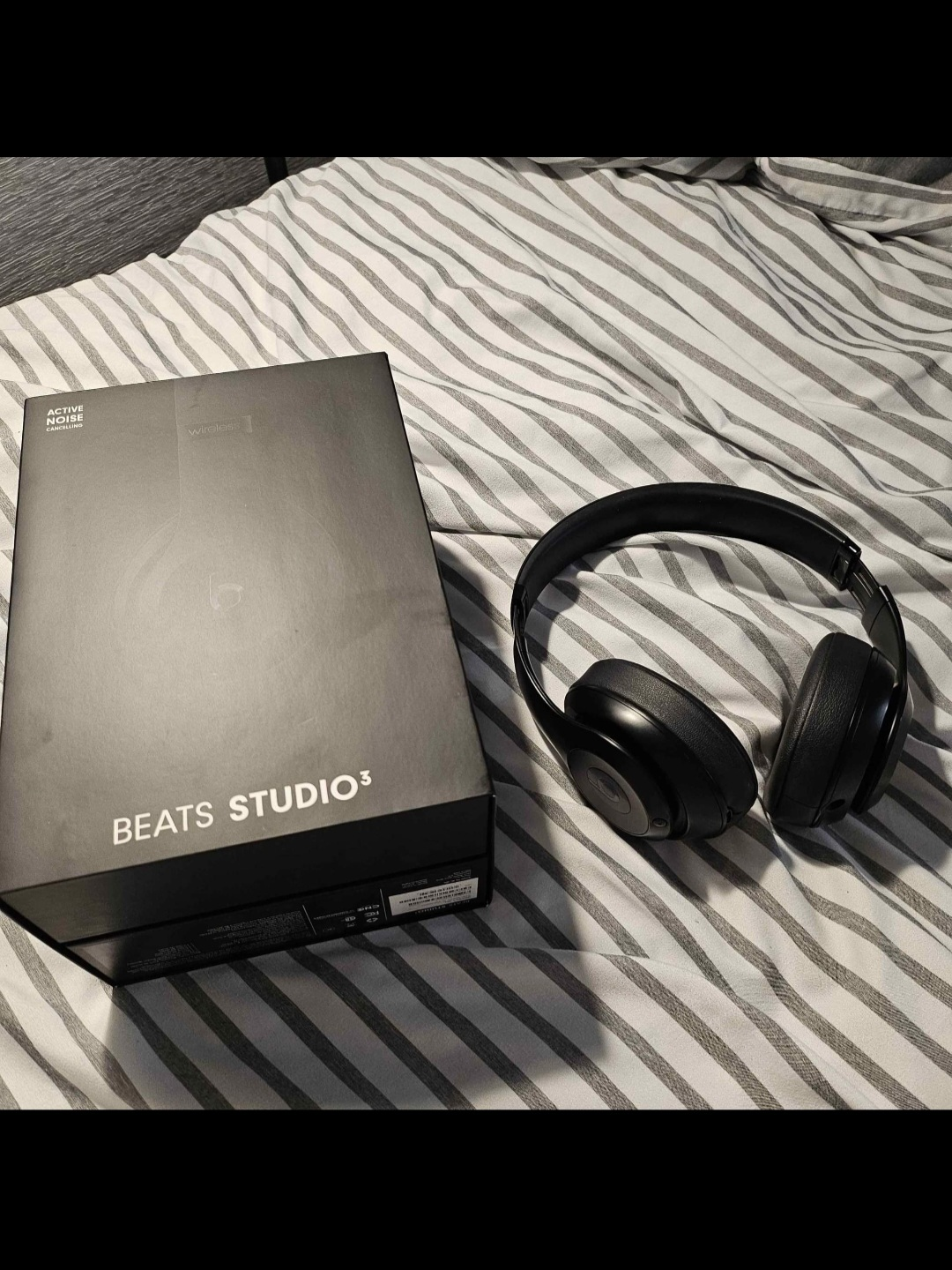 Beats Studio3 Wireless Headphones - Matte Black - photo 3