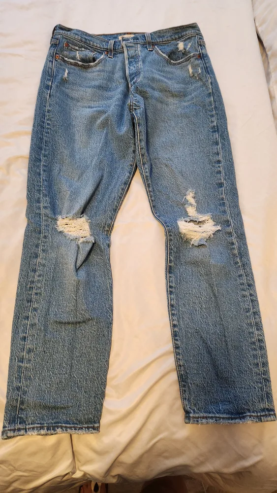 Levi's Wedgie Fit Ripped Jeans, Size 31 thumbnail