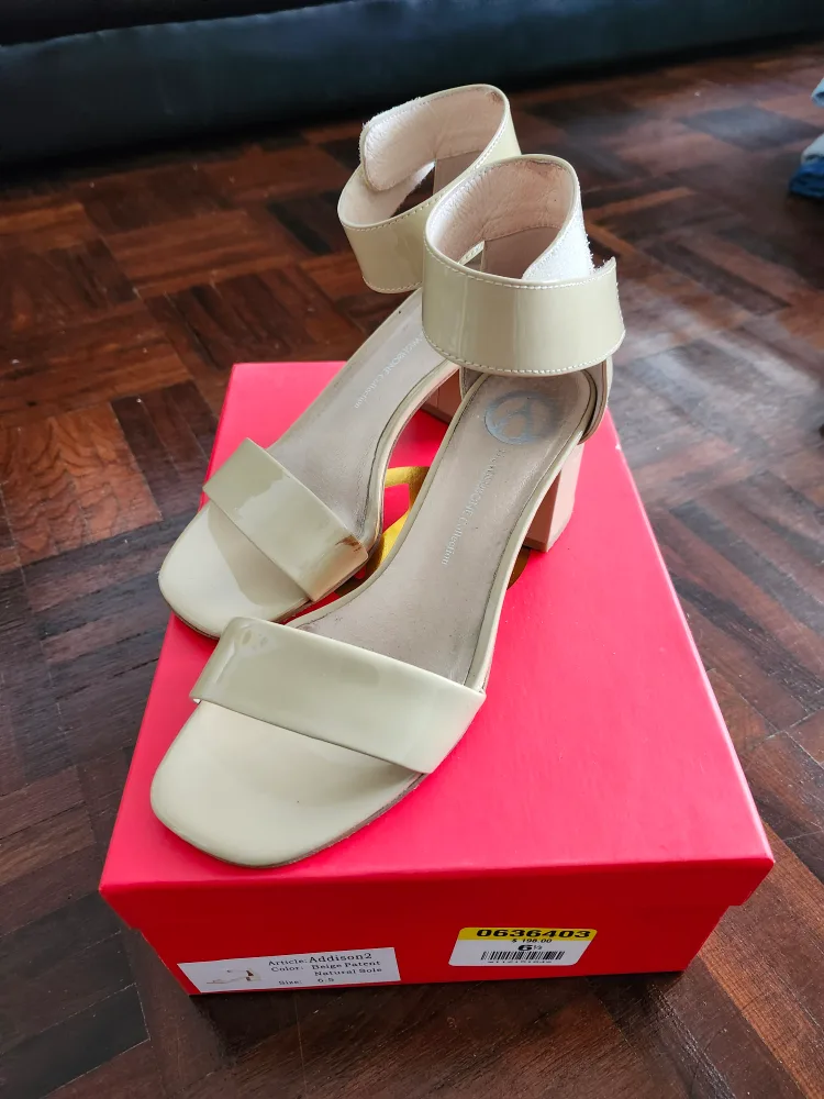 Browns Shoes - Size 6.5 thumbnail
