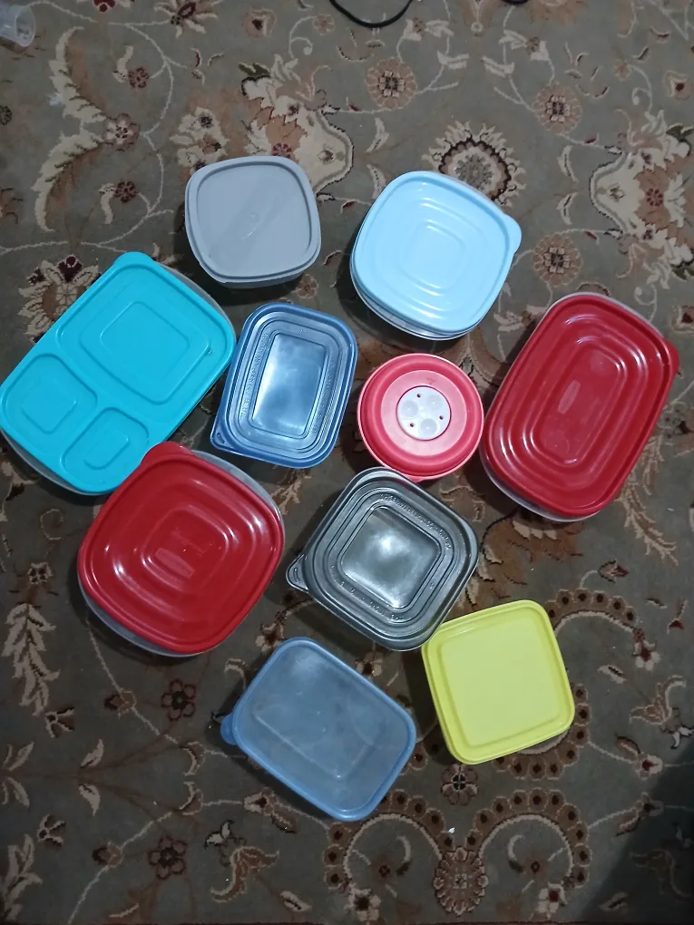 Mixed Set of 10 Food Storage Containers 💛 thumbnail