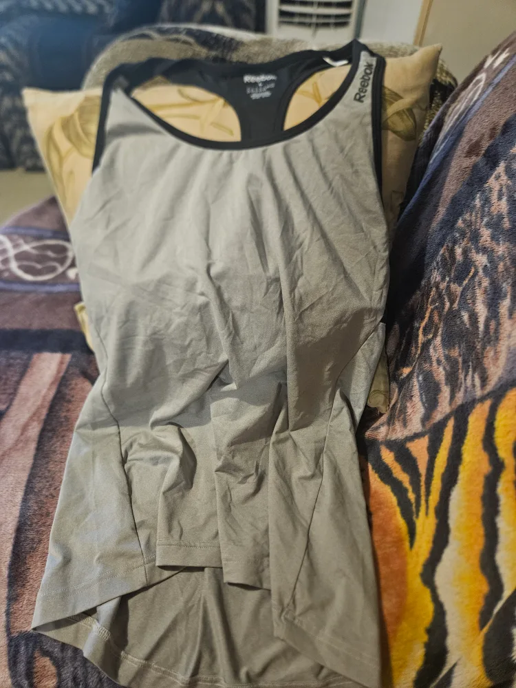 Reebok Women's Tank Top - Size L thumbnail