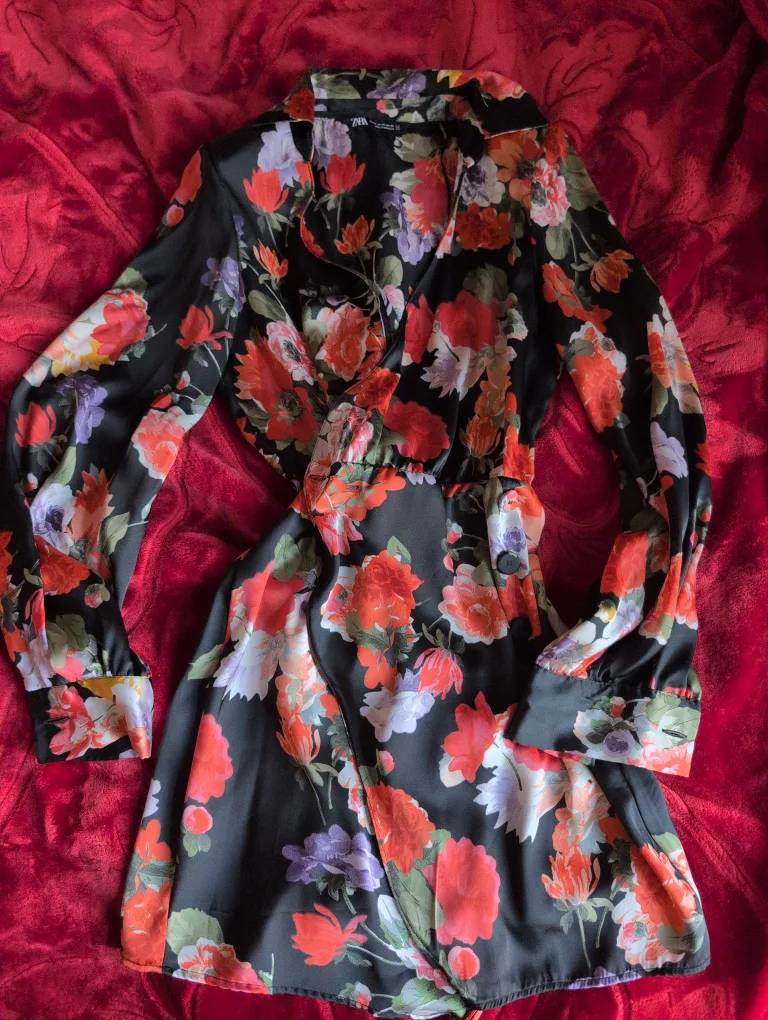 Zara Floral Print Dress 🇨🇦 thumbnail