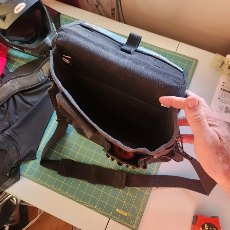 Canvas messanger/map bag image indicator(6)