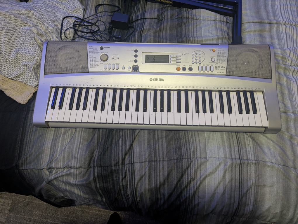 Yamaha PSR-E313 Portable Keyboard