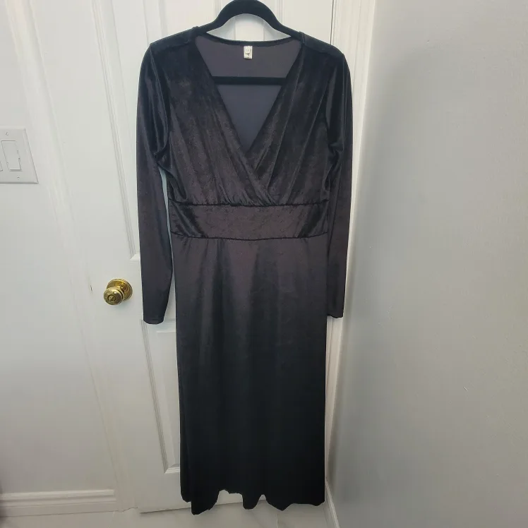 Women Clothes L/XL ($5 & Up) image indicator(9)