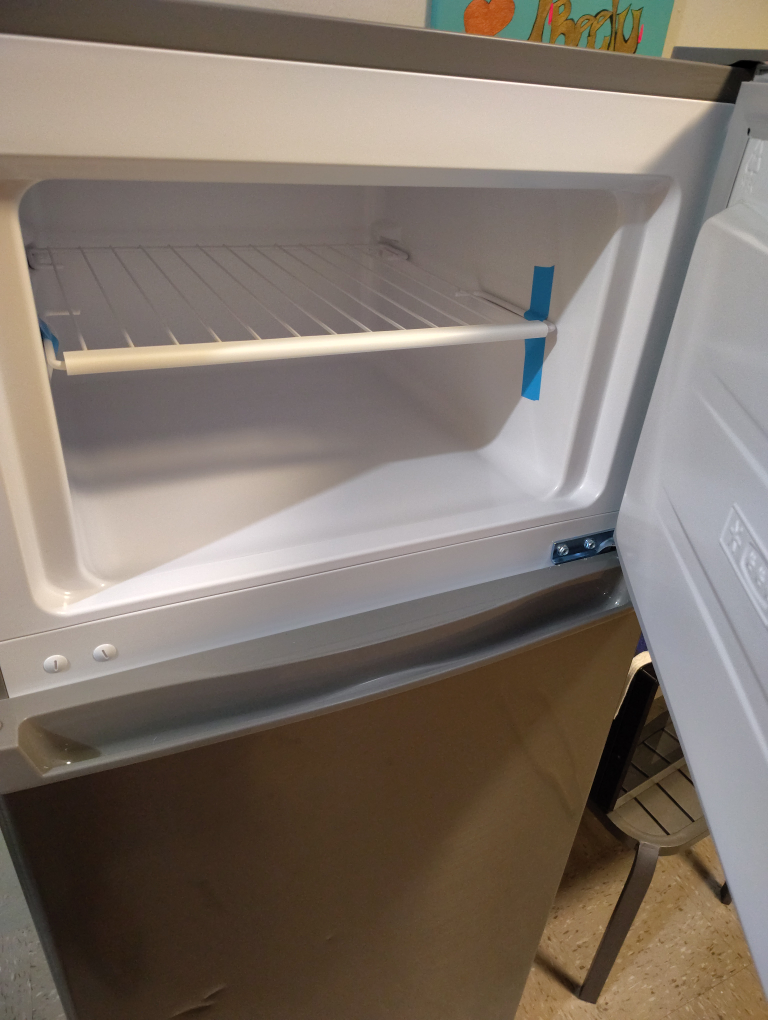 Farberware Apartment Size Refrigerator - photo 2