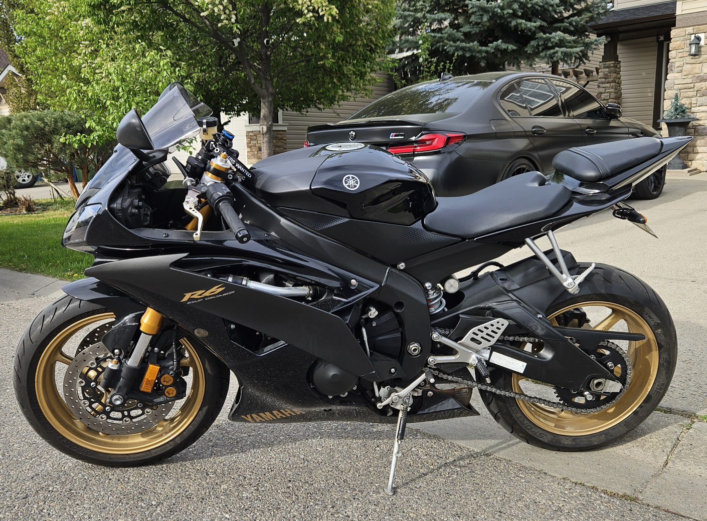Yamaha YZF-R6 Motorcycle - Black and Gold - photo 5