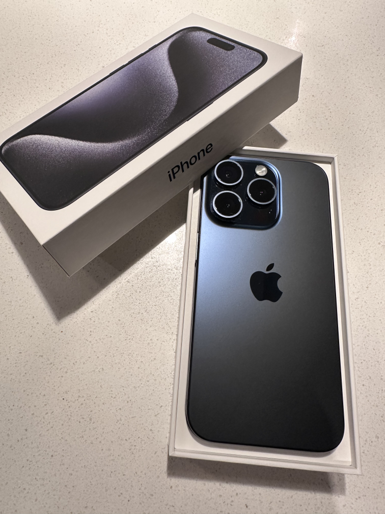 iPhone 15 Pro 128GB – Excellent Condition + Box & Case