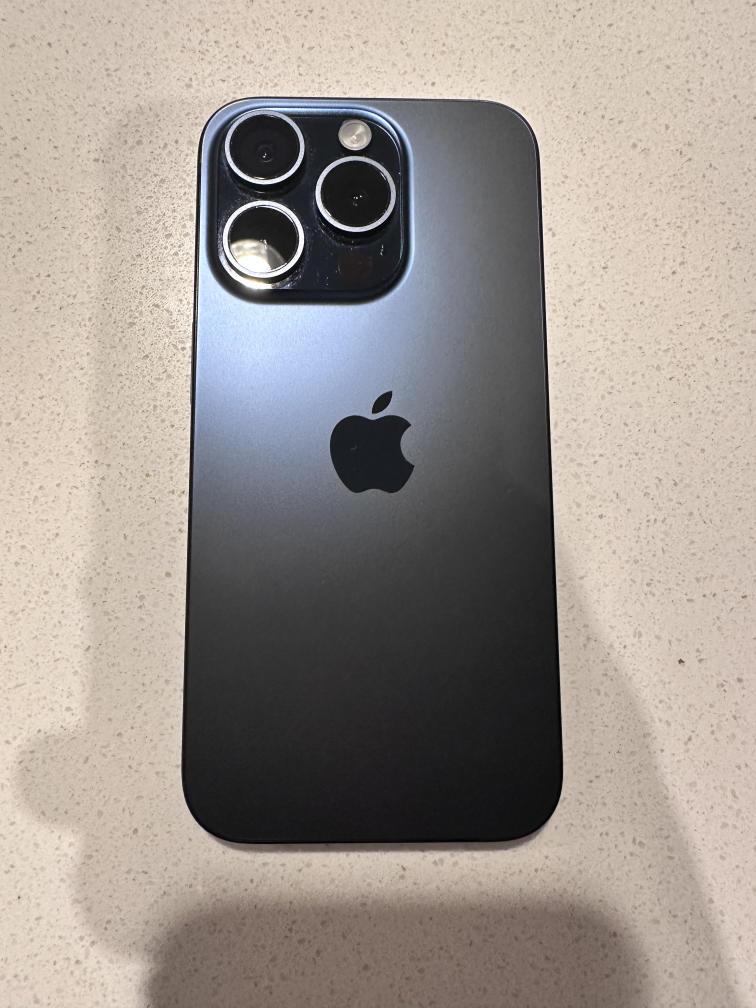 iPhone 15 Pro 128GB – Excellent Condition + Box & Case - photo 2