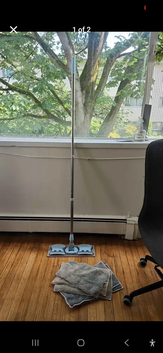 Flat mop with reusable microfiber pads thumbnail