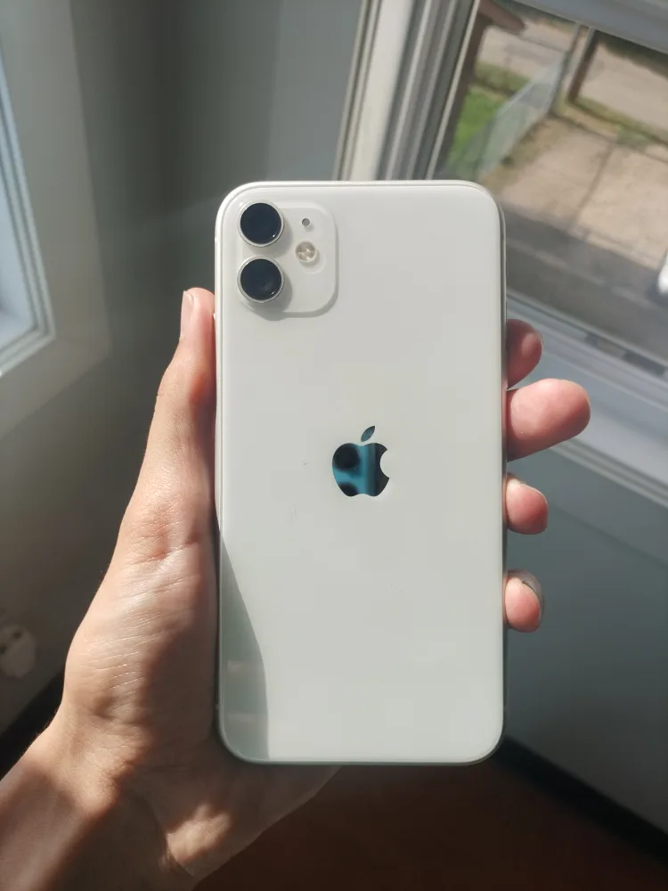 iPhone 11 - 128gb thumbnail