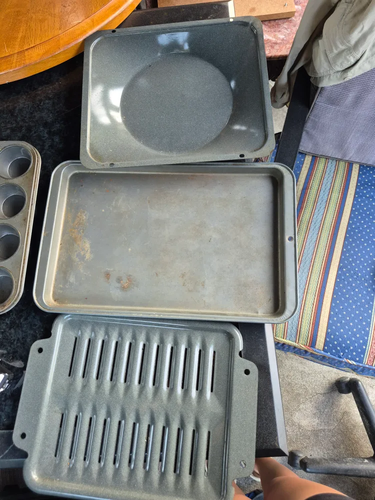 Vintage Oven Baking Trays and Grill thumbnail