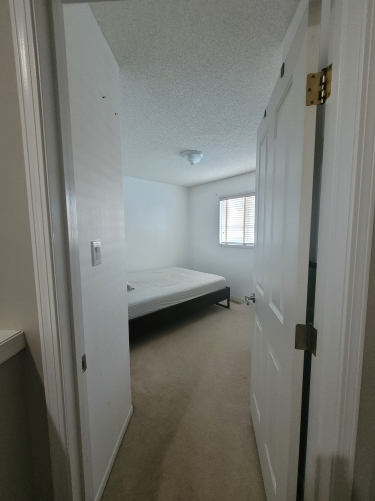 Room for Rent - photo 2