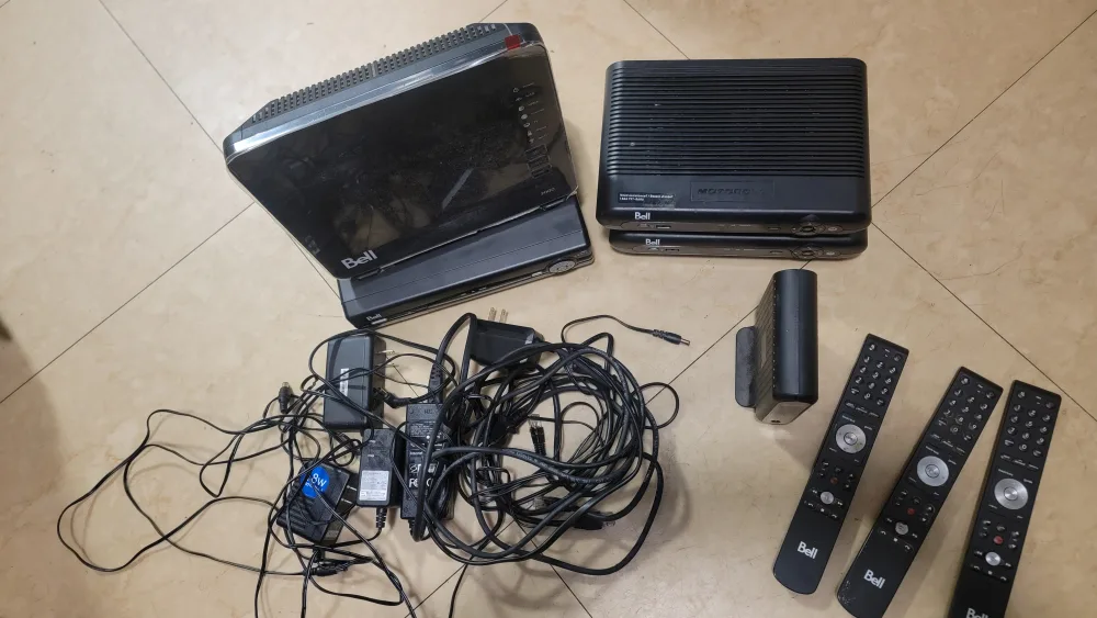 Internet ready plug in Bell & Rogers  including box and cords thumbnail