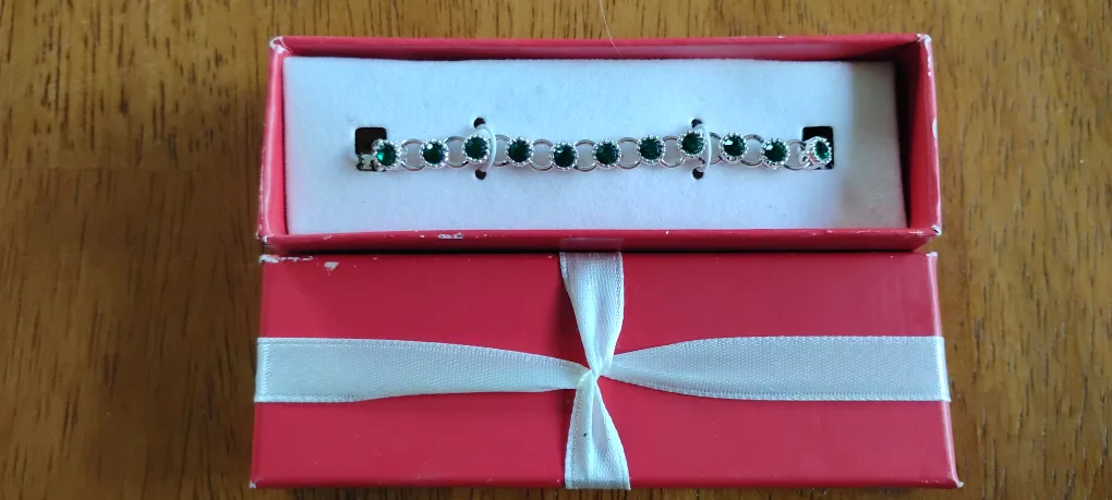 Vintage Avon  Faux Emerald Stone Bracelet with Box thumbnail