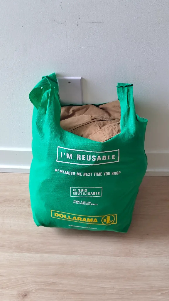 Mixed Men's pants and  Shorts Bundle-size -L 🇨🇦🧡 image indicator(2)