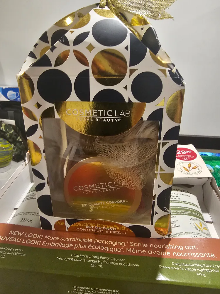 Cosmetic Lab Total Beauty Gift Set image indicator(2)