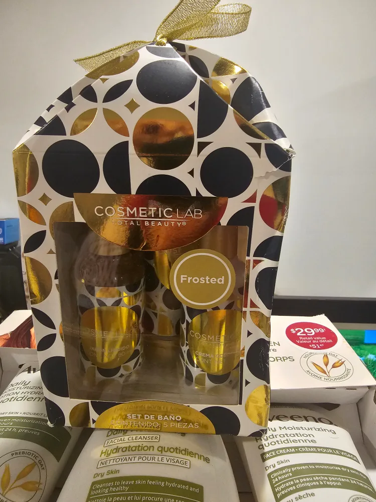 Cosmetic Lab Total Beauty Gift Set image indicator(3)