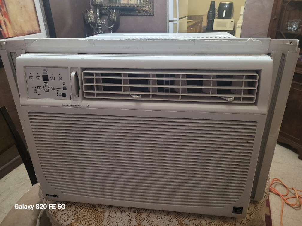 Danby Window Air Conditioner - photo 2