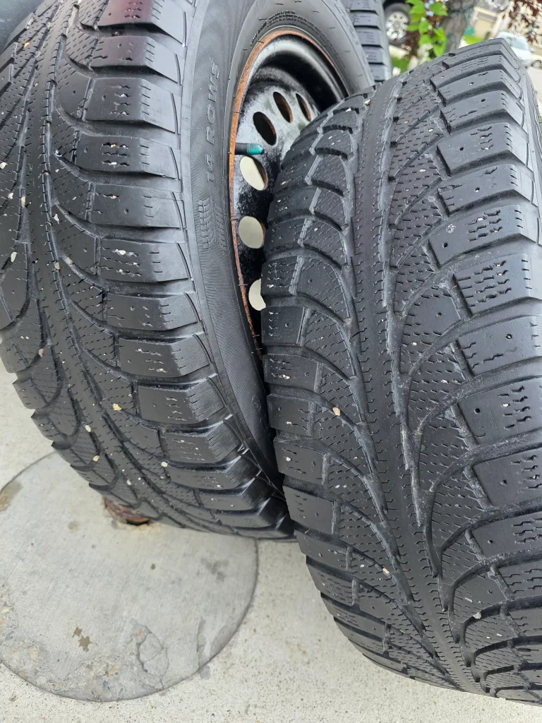 Set of 4 Winter Tires 225/60R17 image indicator(2)