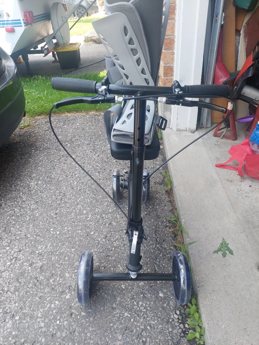 KneeRover Knee Walker thumbnail
