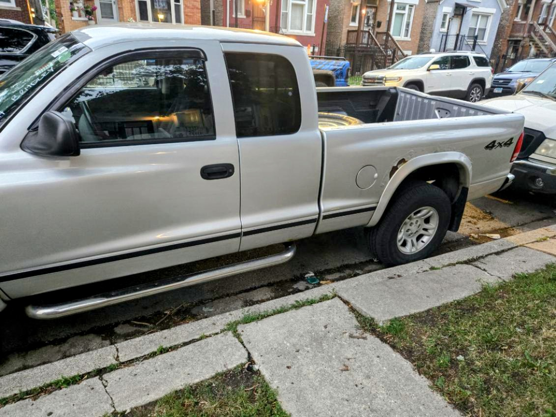 Dodge Dakota SLT 4x4 Truck - photo 3