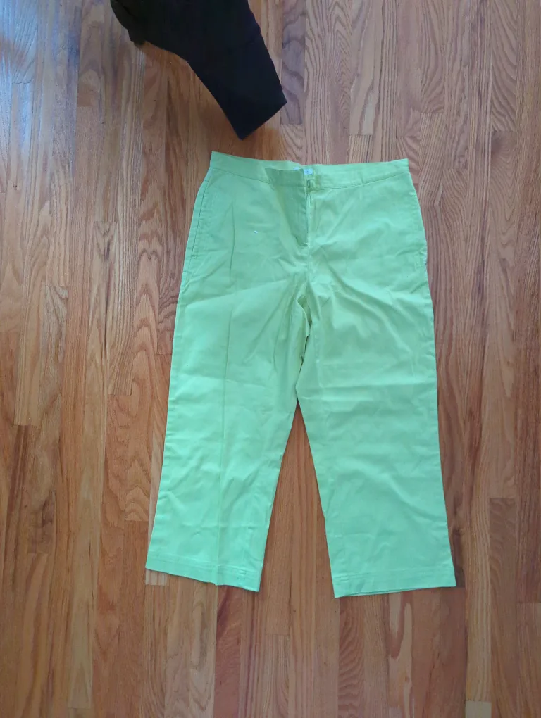 Liz Claiborne Capri Pants - Lime Green 🇨🇦 thumbnail