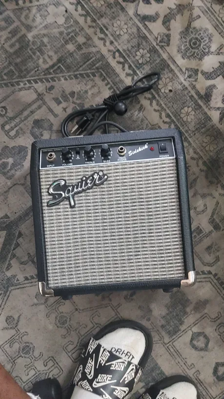 Squier Sidekick Guitar Amplifier thumbnail