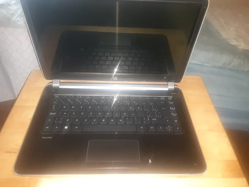 HP Pavilion touchscreen Laptop with Carrying Case thumbnail