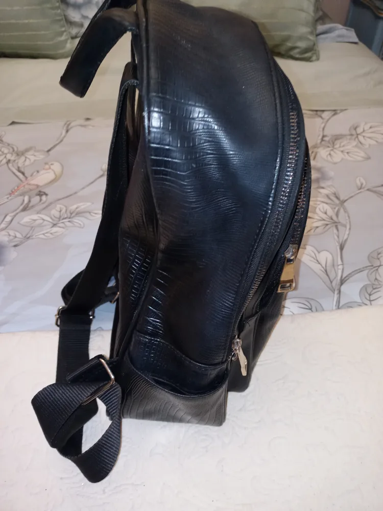 Black Backpack image indicator(5)