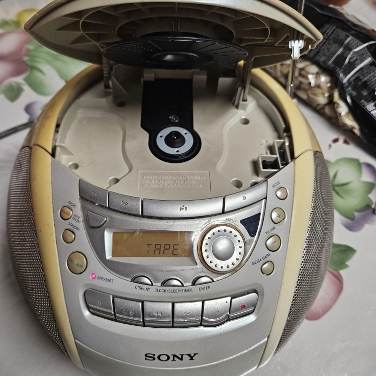 Sony CFD-E95 CD Radio Cassette Player - photo 3