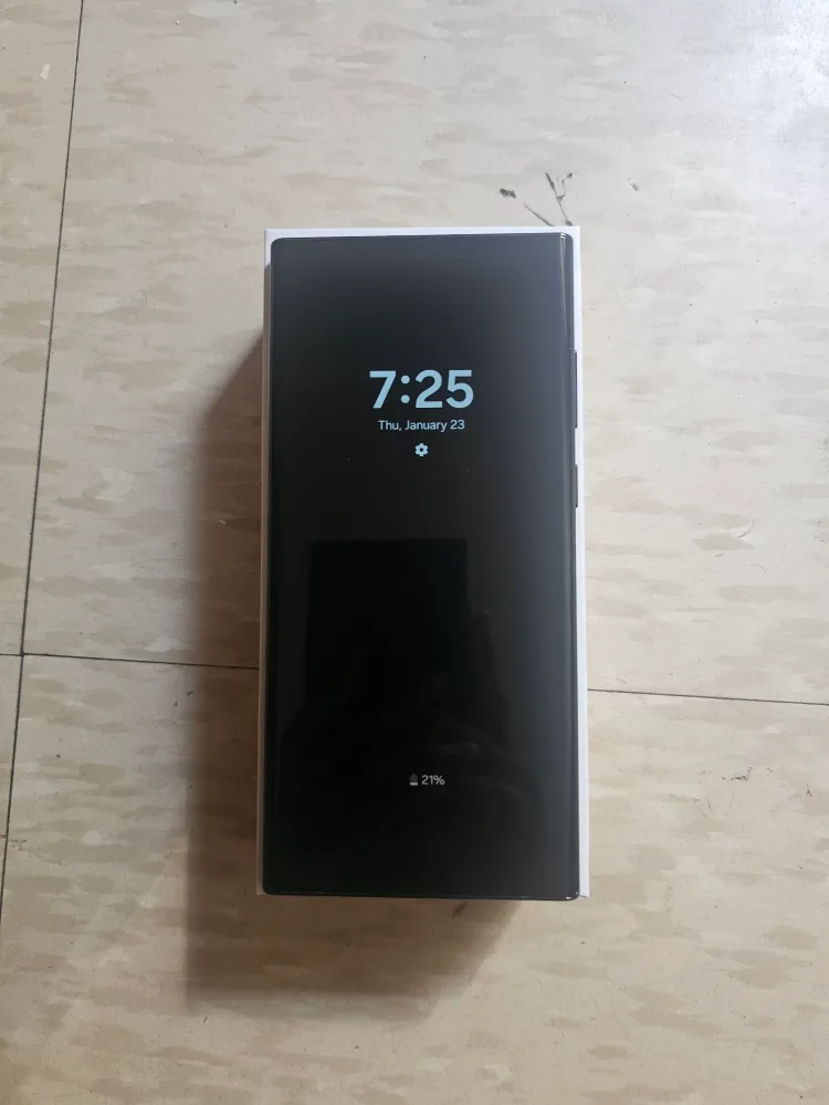 Samsung Galaxy S22 Ultra 5G *Open to offers* image indicator(4)