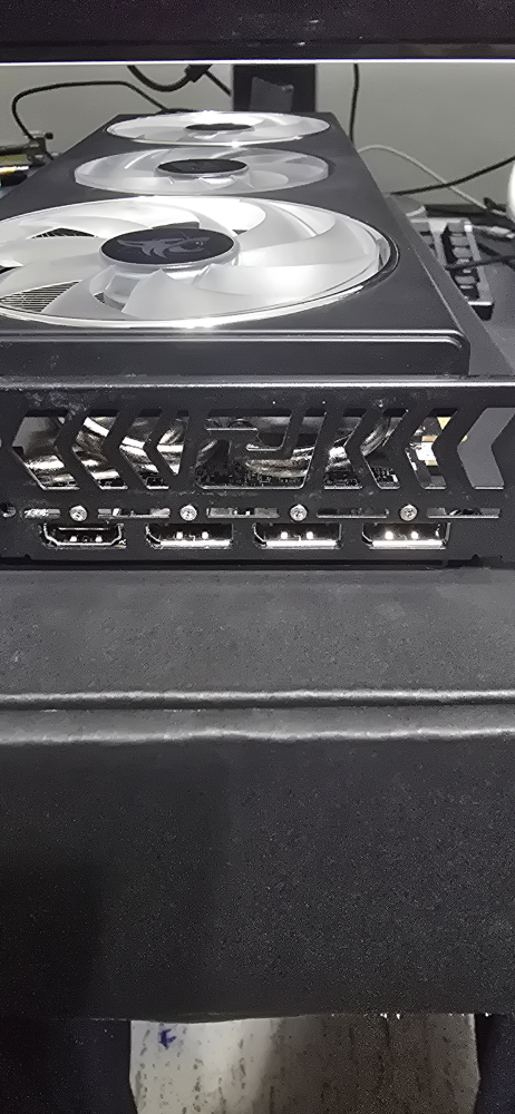 AMD Radeon 7700XT 12GB GDDR6 - photo 4