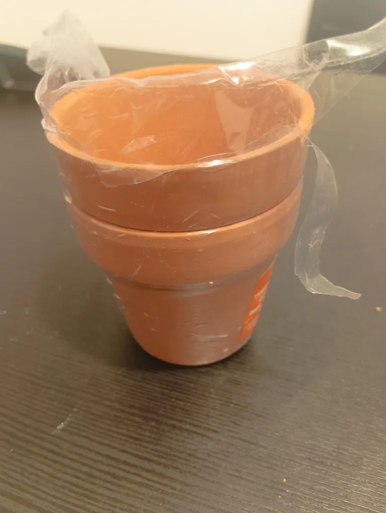 Two small unused plant pots thumbnail