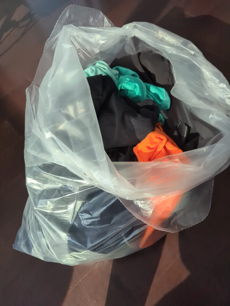 Free bag of women's clothes thumbnail