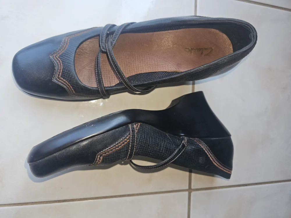 Clarks Black Leather Mary Jane Shoes- size 10 thumbnail