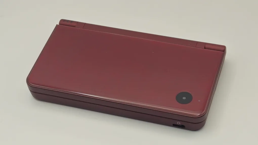 Nintendo DSi XL - Burgundy image indicator(5)