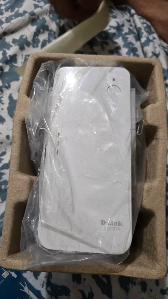 D-Link DAP-1720 AC1750 Dual Band WiFi Range Extender thumbnail