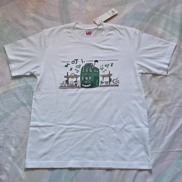 🆕UNIQLO Limited Edition Hong Kong UT White T-Shirt image indicator(2)