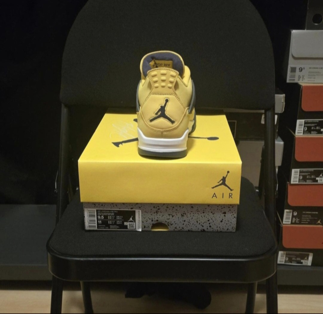 Air Jordan 4 Lightning size 9.5 - photo 2