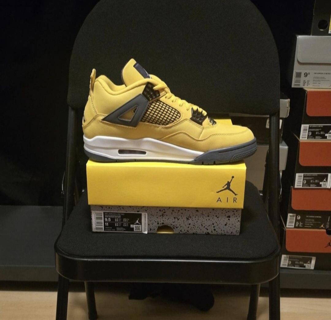 Air Jordan 4 Lightning size 9.5 - photo 3