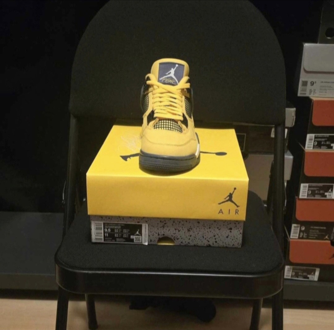 Air Jordan 4 Lightning size 9.5 - photo 4