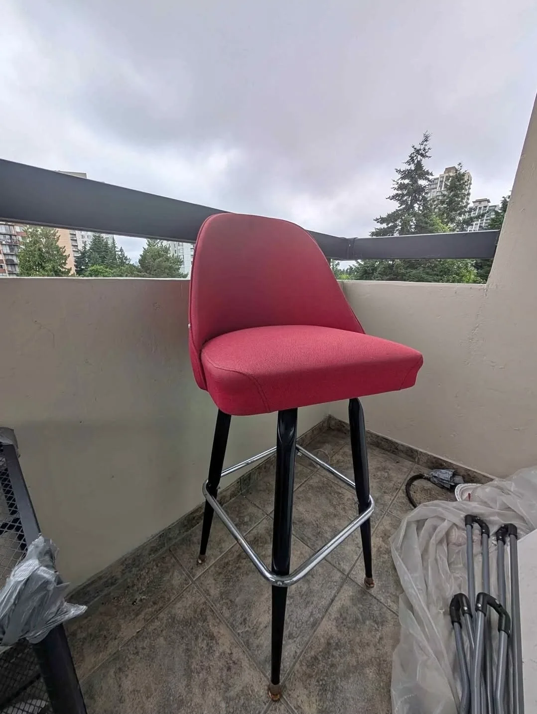 Set of 2 Red Bar Stools Swivel High Chairs thumbnail