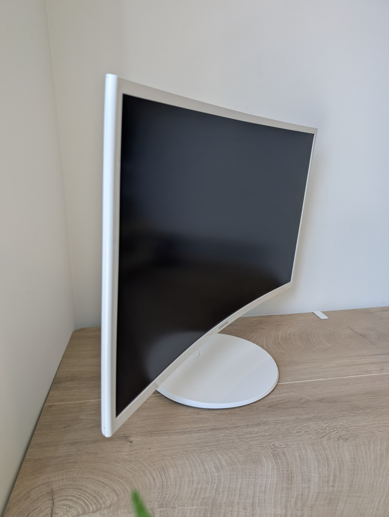 Samsung 27" FHD Curved Monitor - photo 2