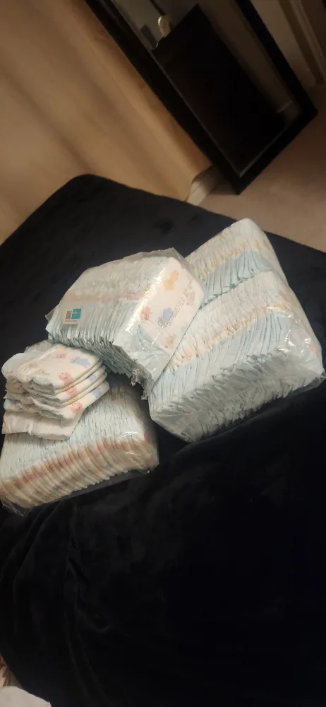 Sealed packs of size 1 Diapers 🇨🇦 image indicator(2)