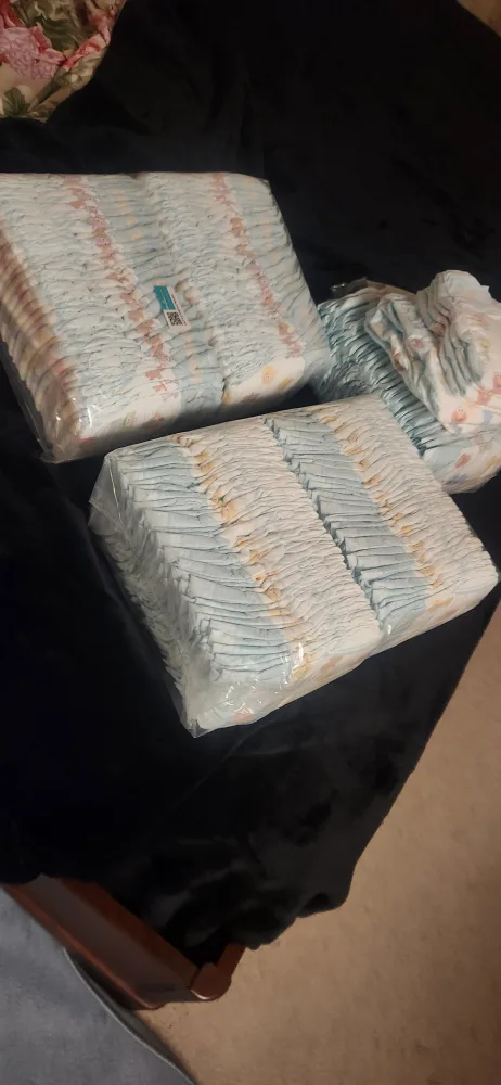 Sealed packs of size 1 Diapers 🇨🇦 image indicator(5)