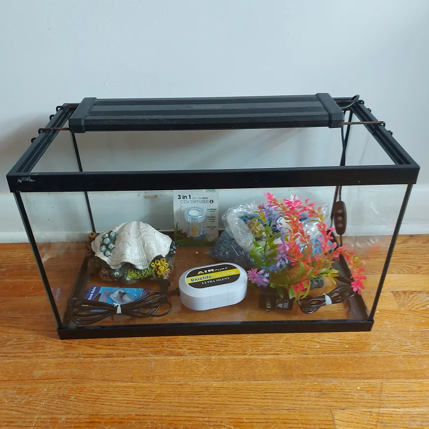 10 Gallon Aquarium Starter Kit with Lots of Accessories thumbnail