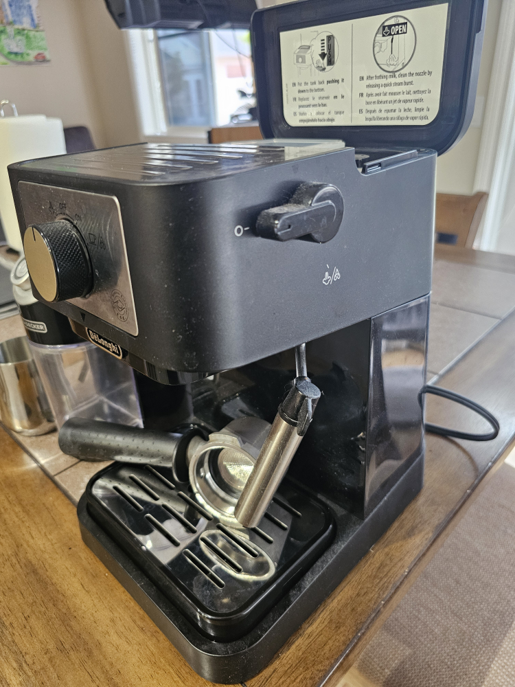 DeLonghi Espresso Machine Set with Grinder & Frothing Pitcher - photo 4